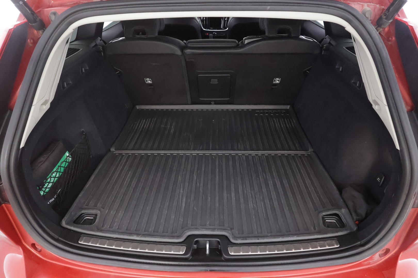 VOLVO V60 2025
