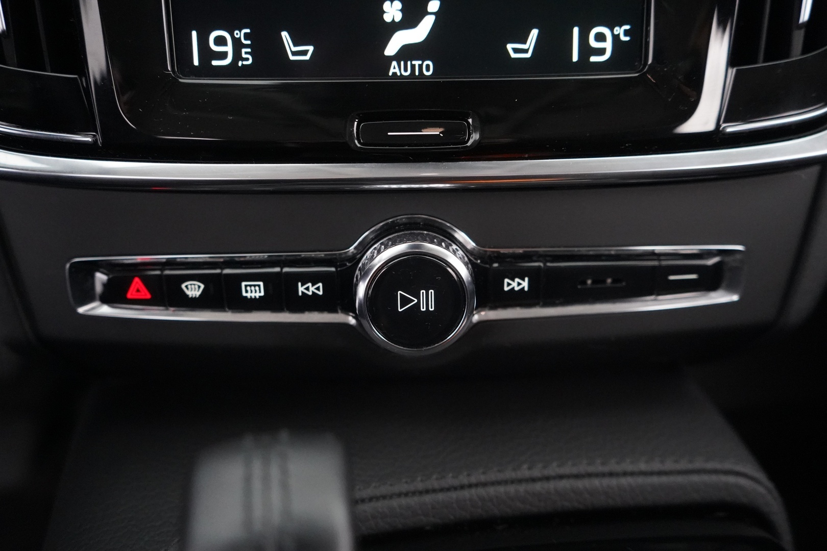 VOLVO V90 2021