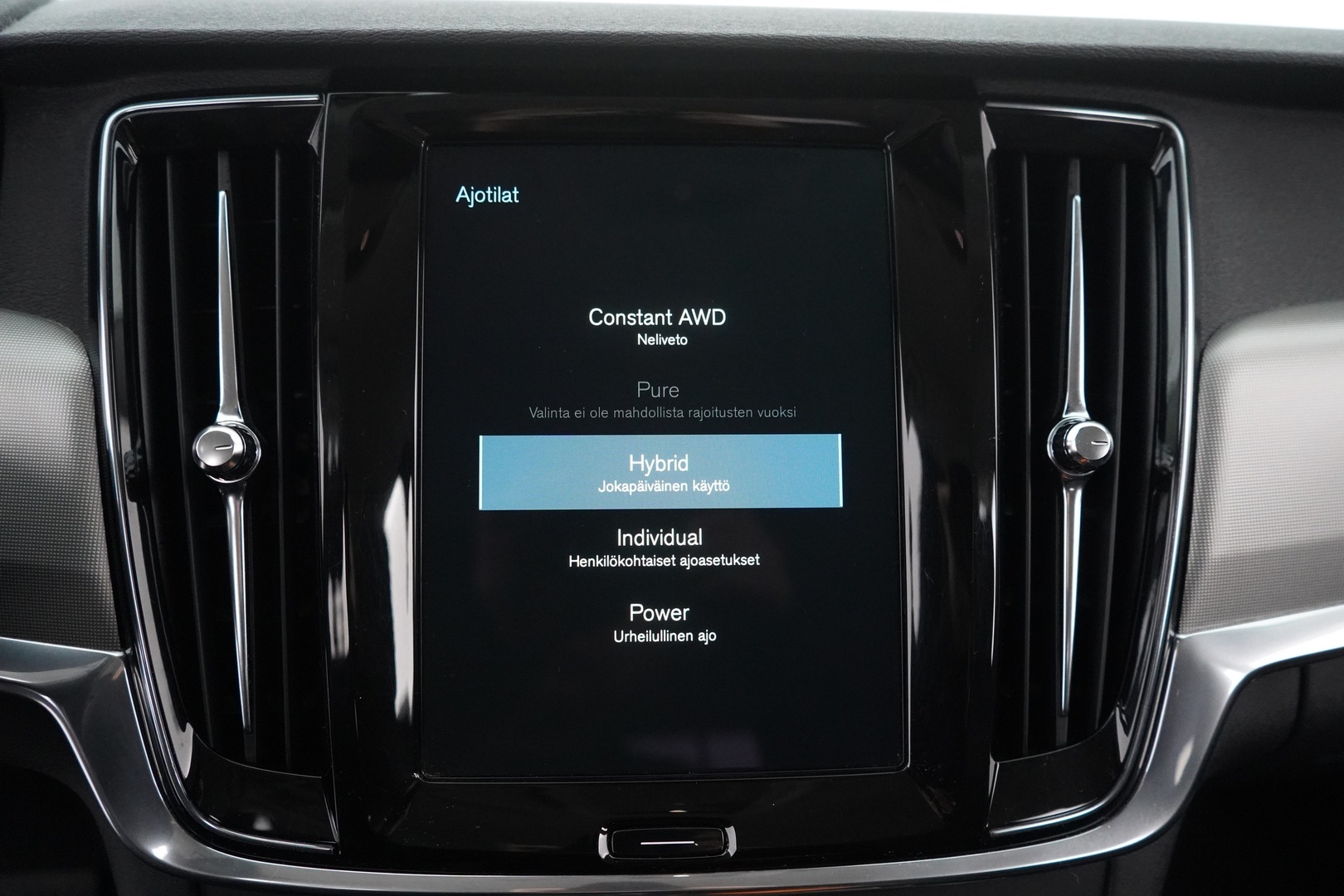 VOLVO V90 2021