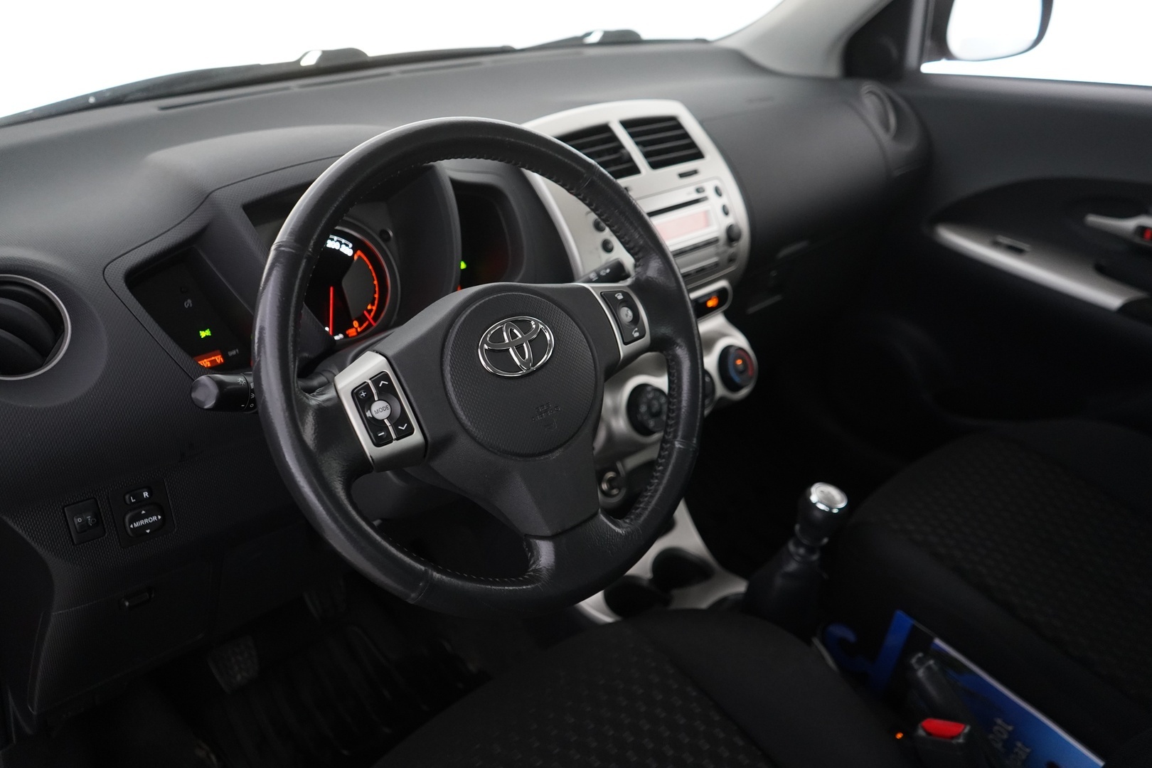 TOYOTA Urban Cruiser 2010