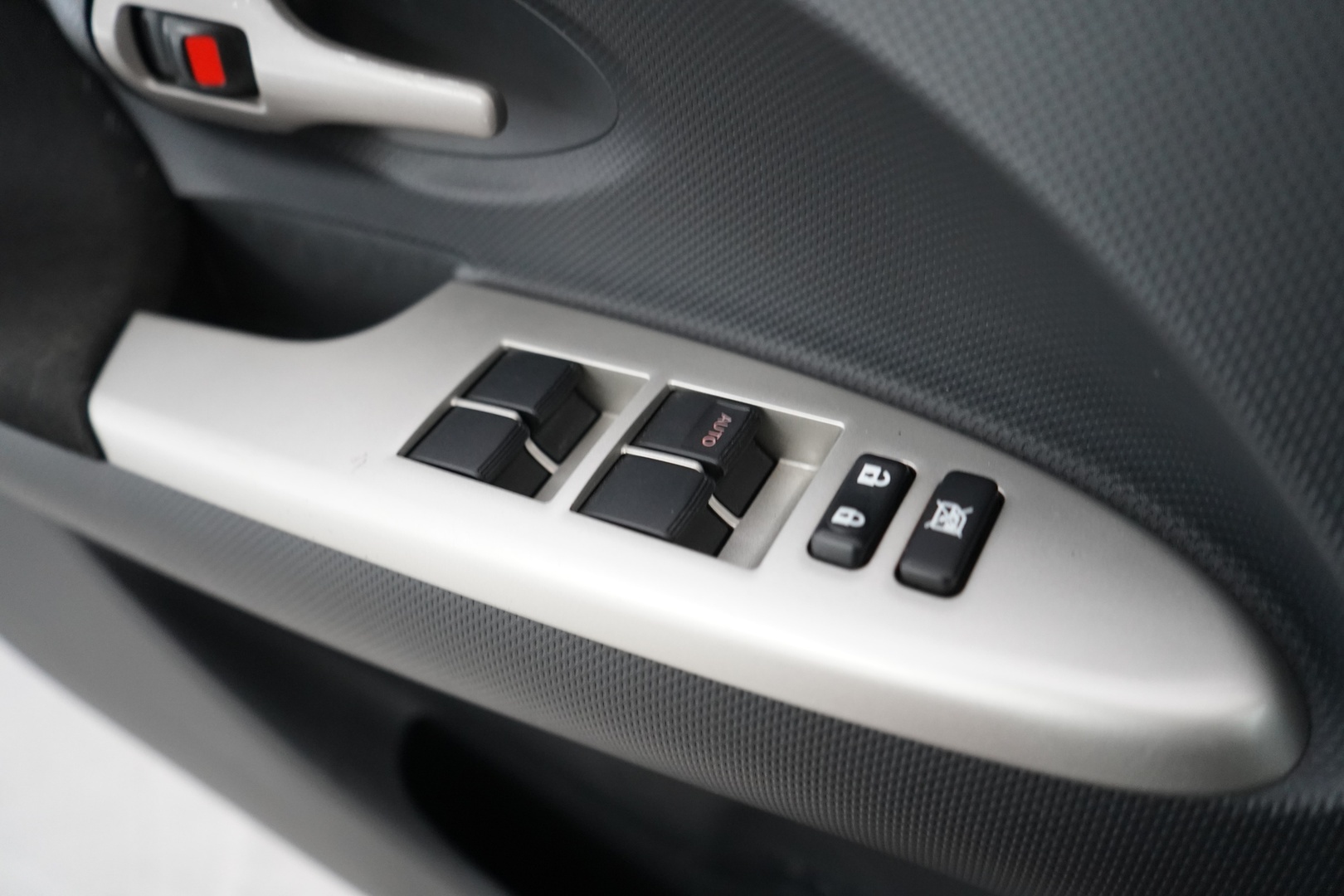 TOYOTA Urban Cruiser 2010