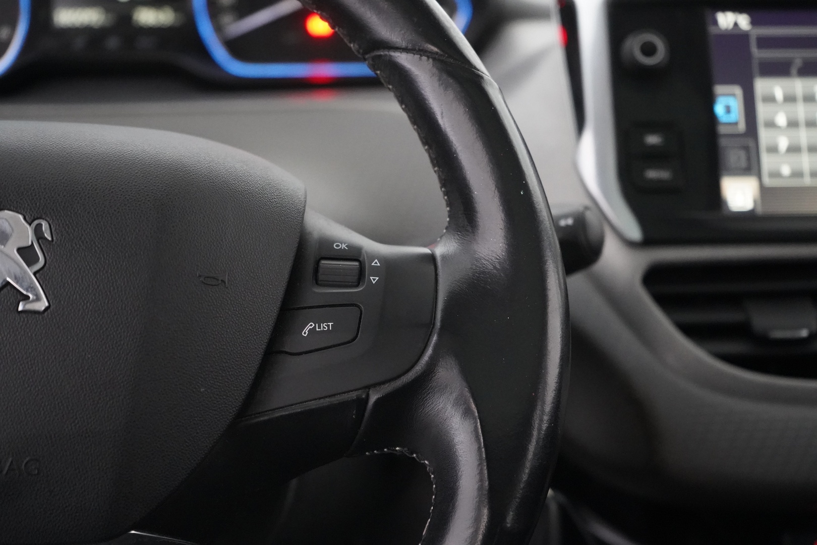 PEUGEOT 2008 2016