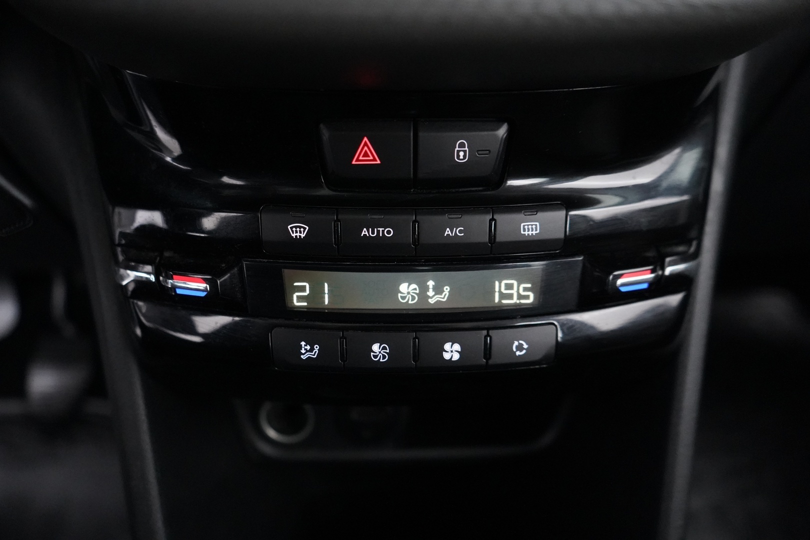 PEUGEOT 2008 2016