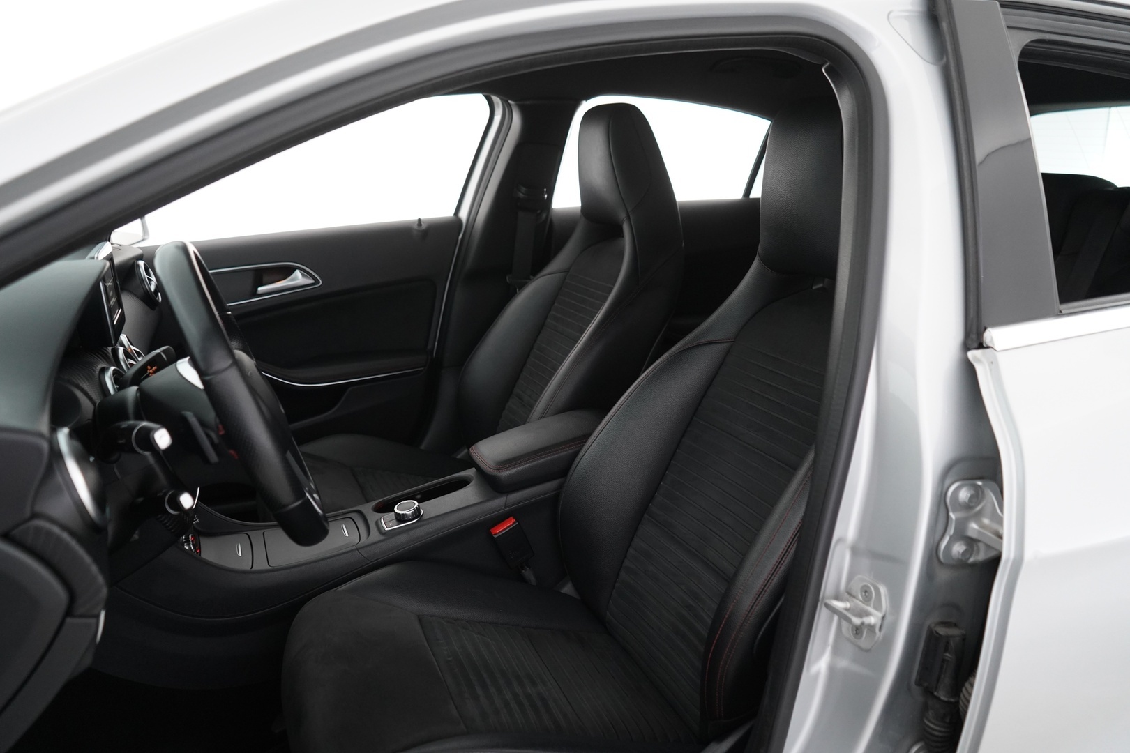 MERCEDES-BENZ A 2015