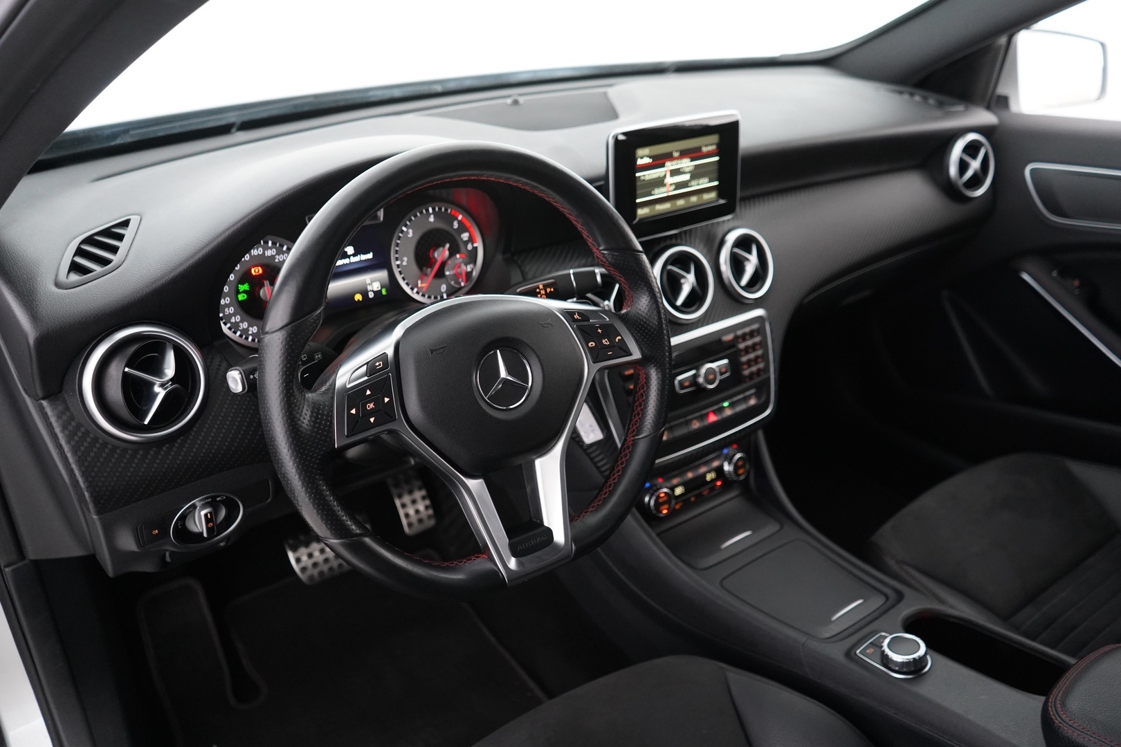 MERCEDES-BENZ A 2015