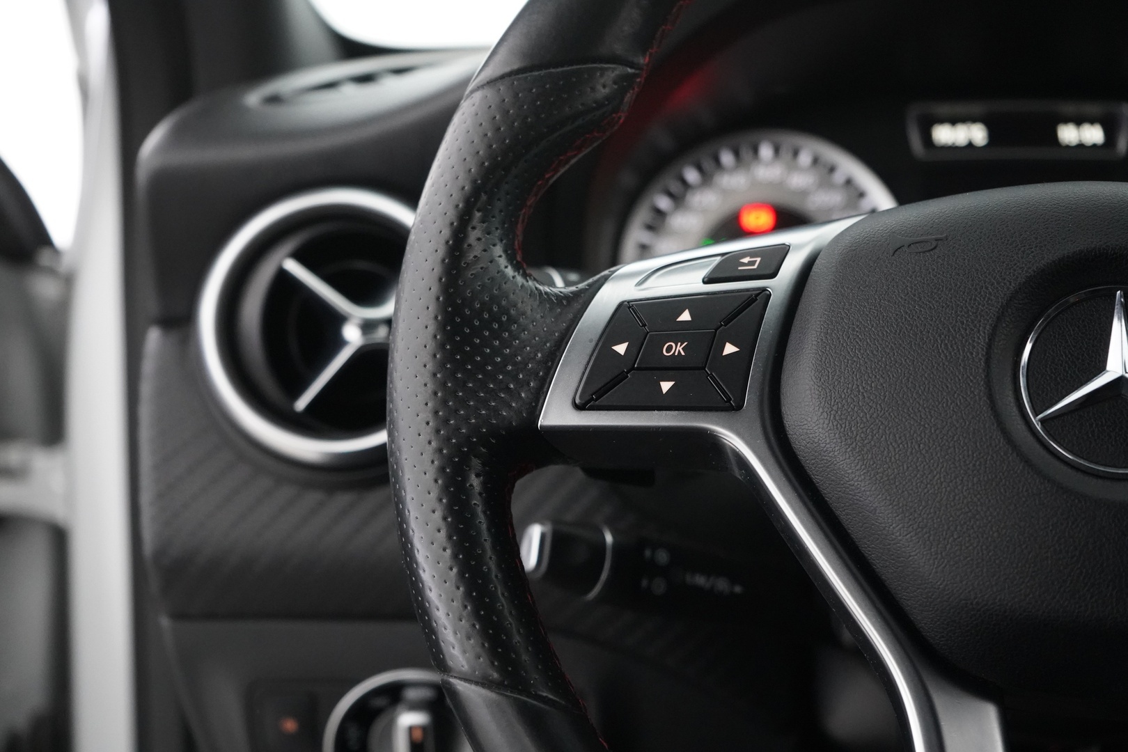 MERCEDES-BENZ A 2015