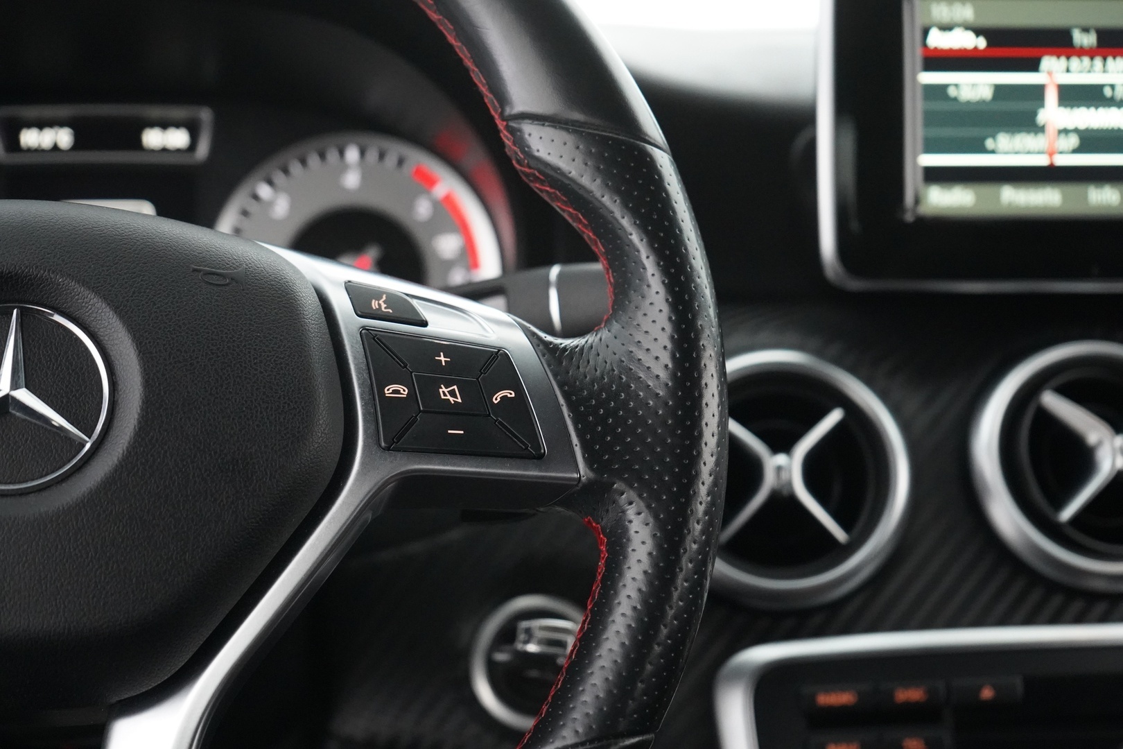 MERCEDES-BENZ A 2015