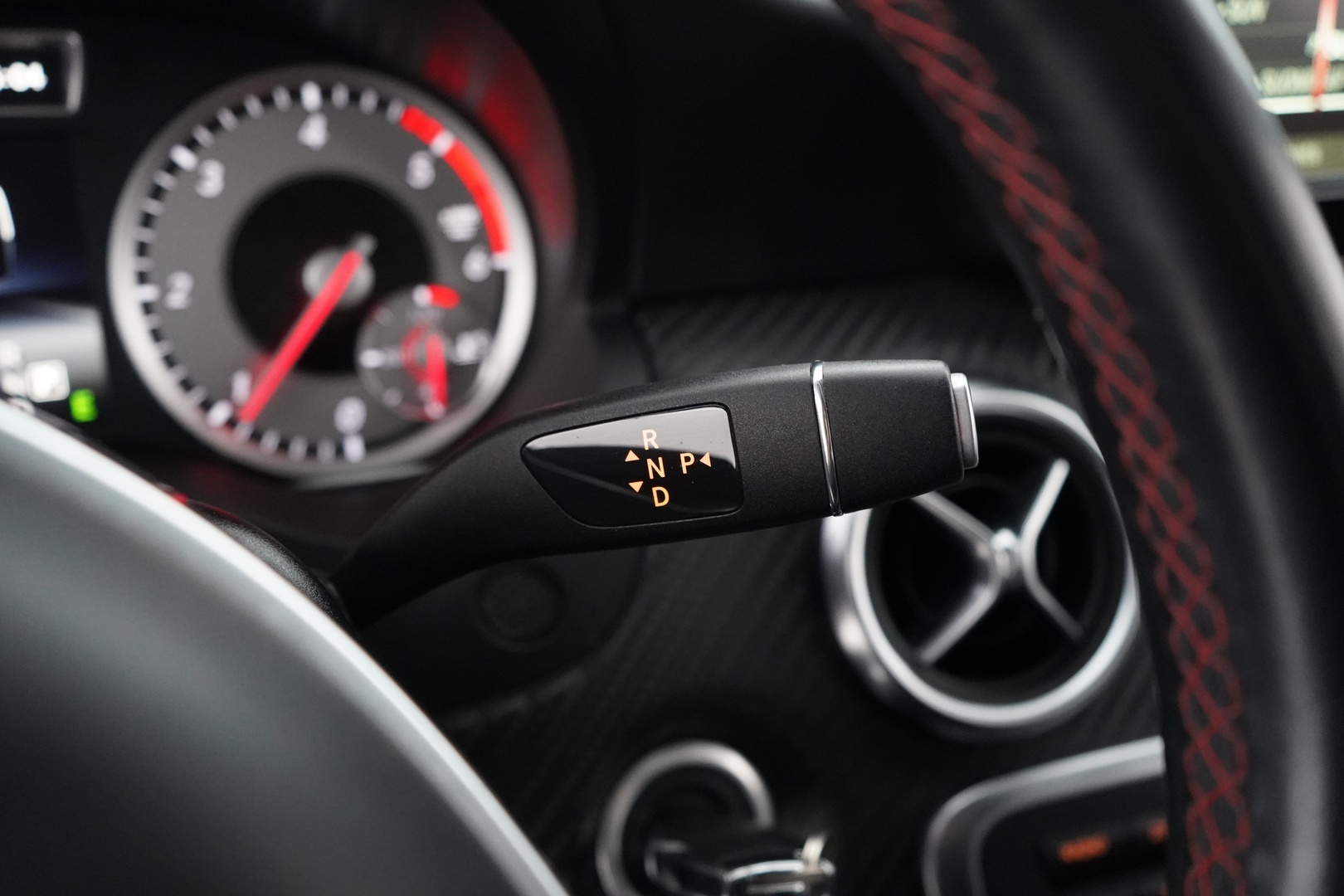 MERCEDES-BENZ A 2015