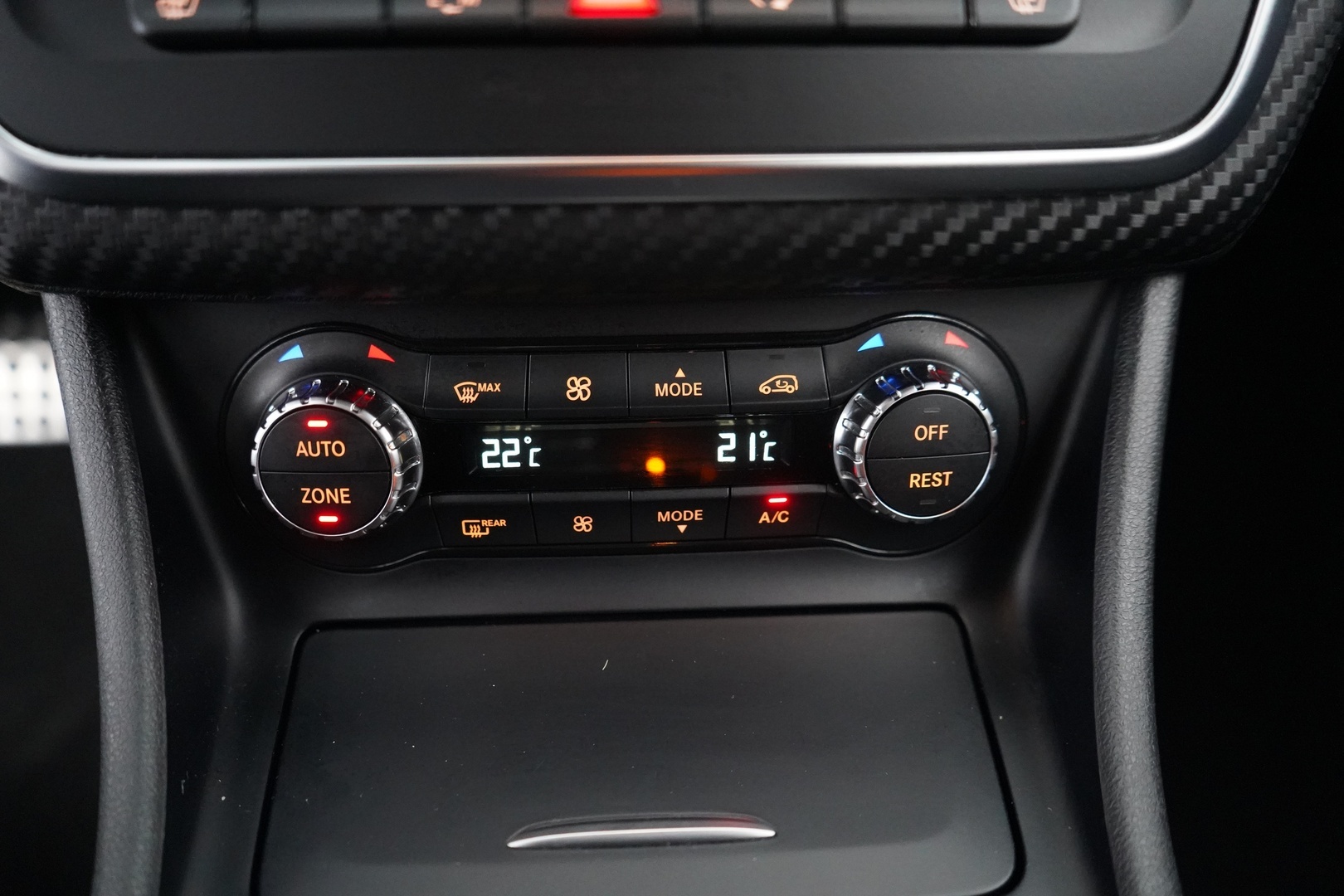 MERCEDES-BENZ A 2015