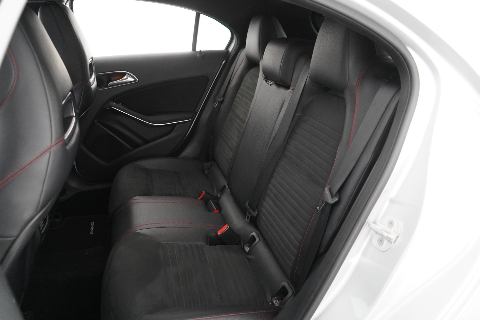 MERCEDES-BENZ A 2015