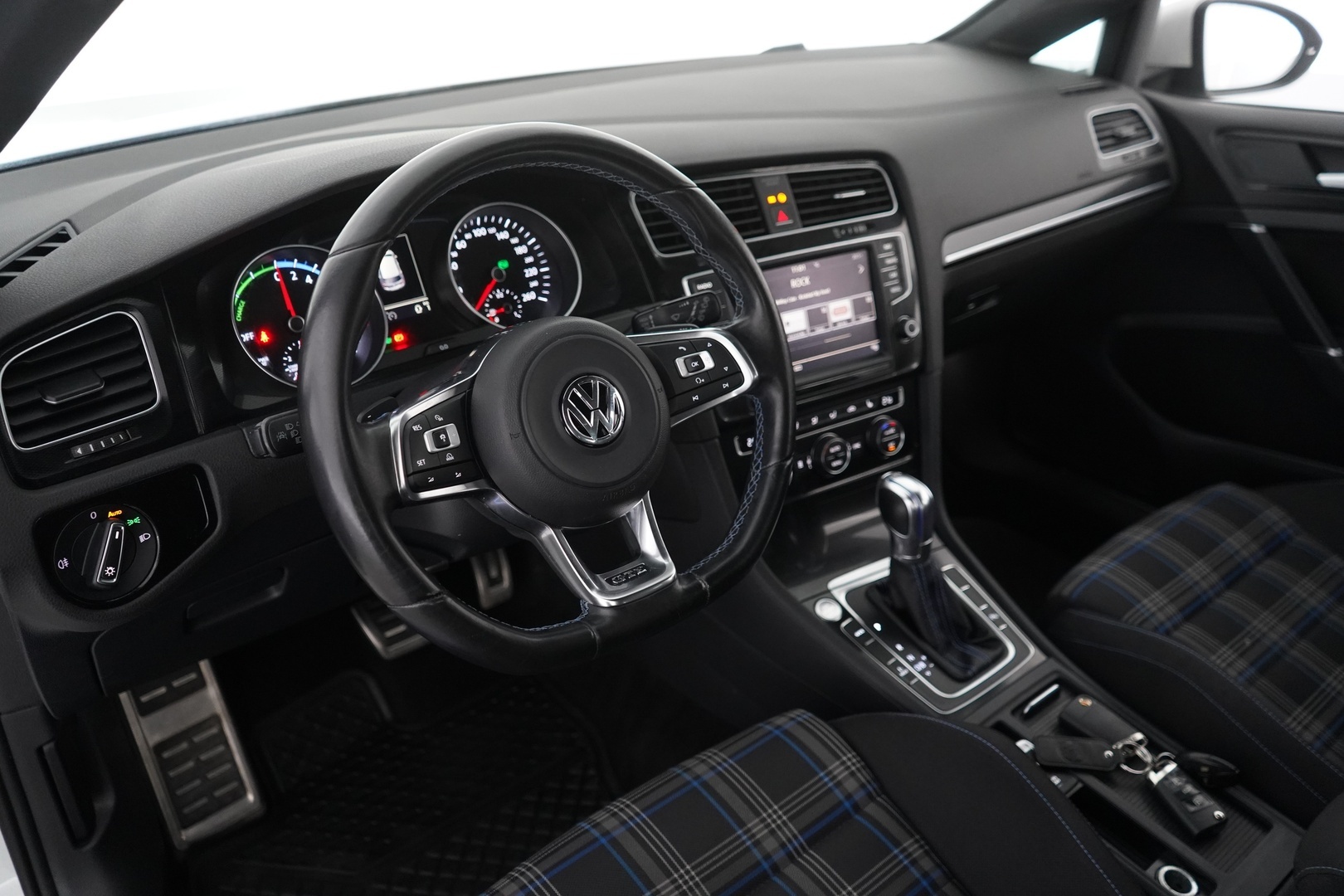 VOLKSWAGEN Golf 2016