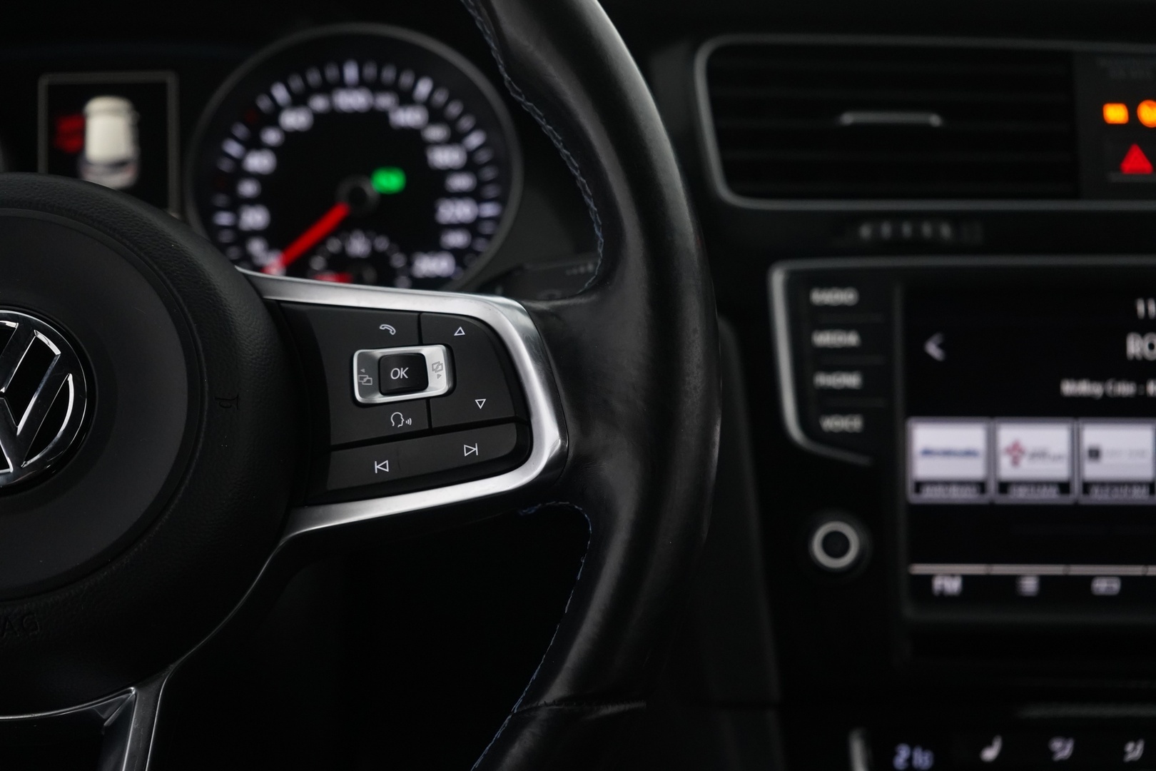 VOLKSWAGEN Golf 2016