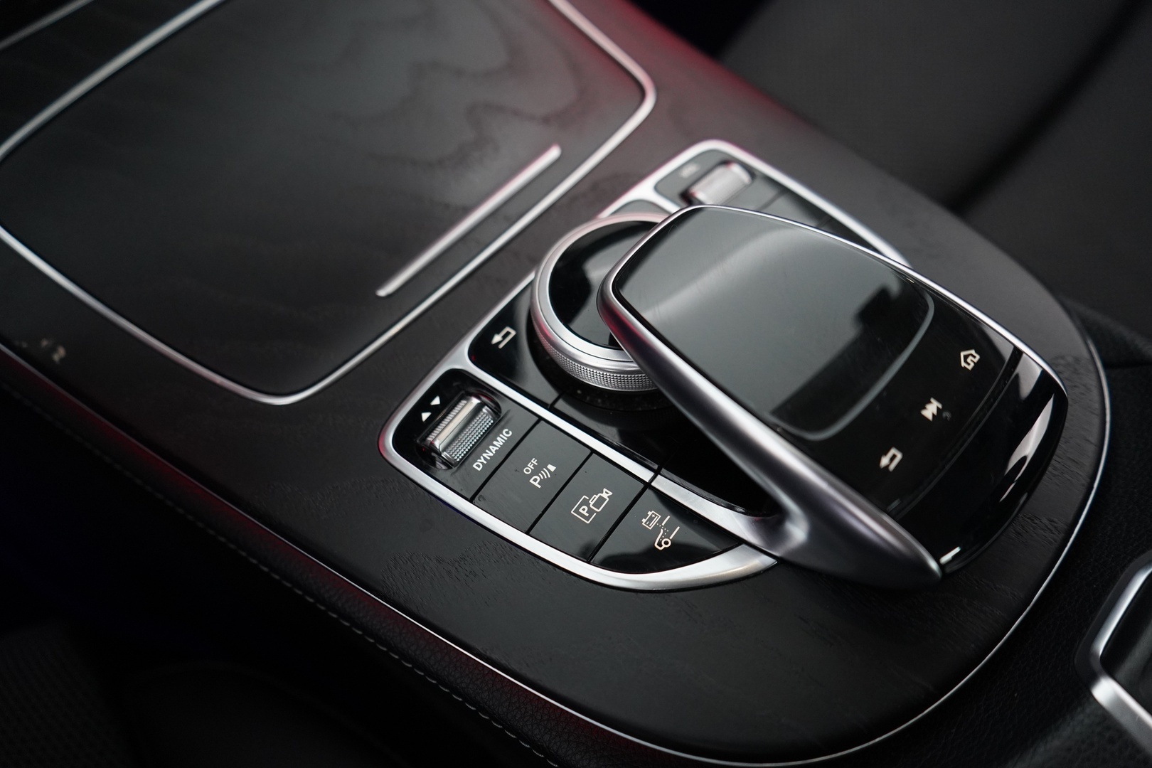 MERCEDES-BENZ E 2018