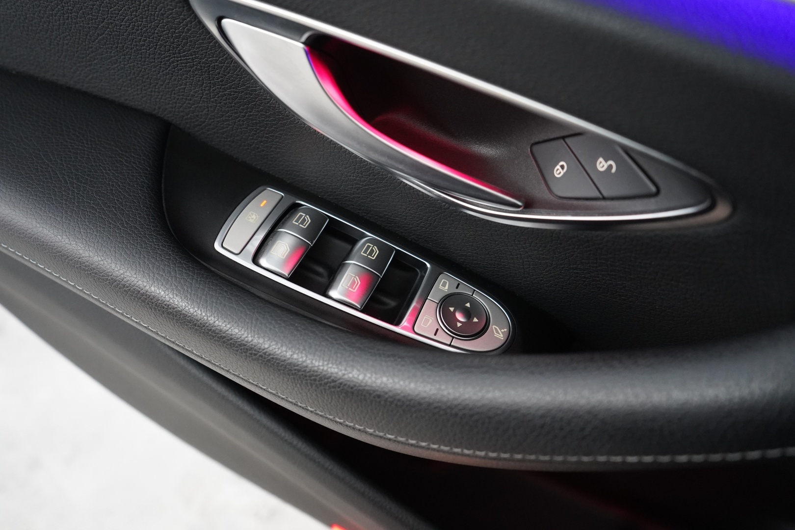 MERCEDES-BENZ E 2018