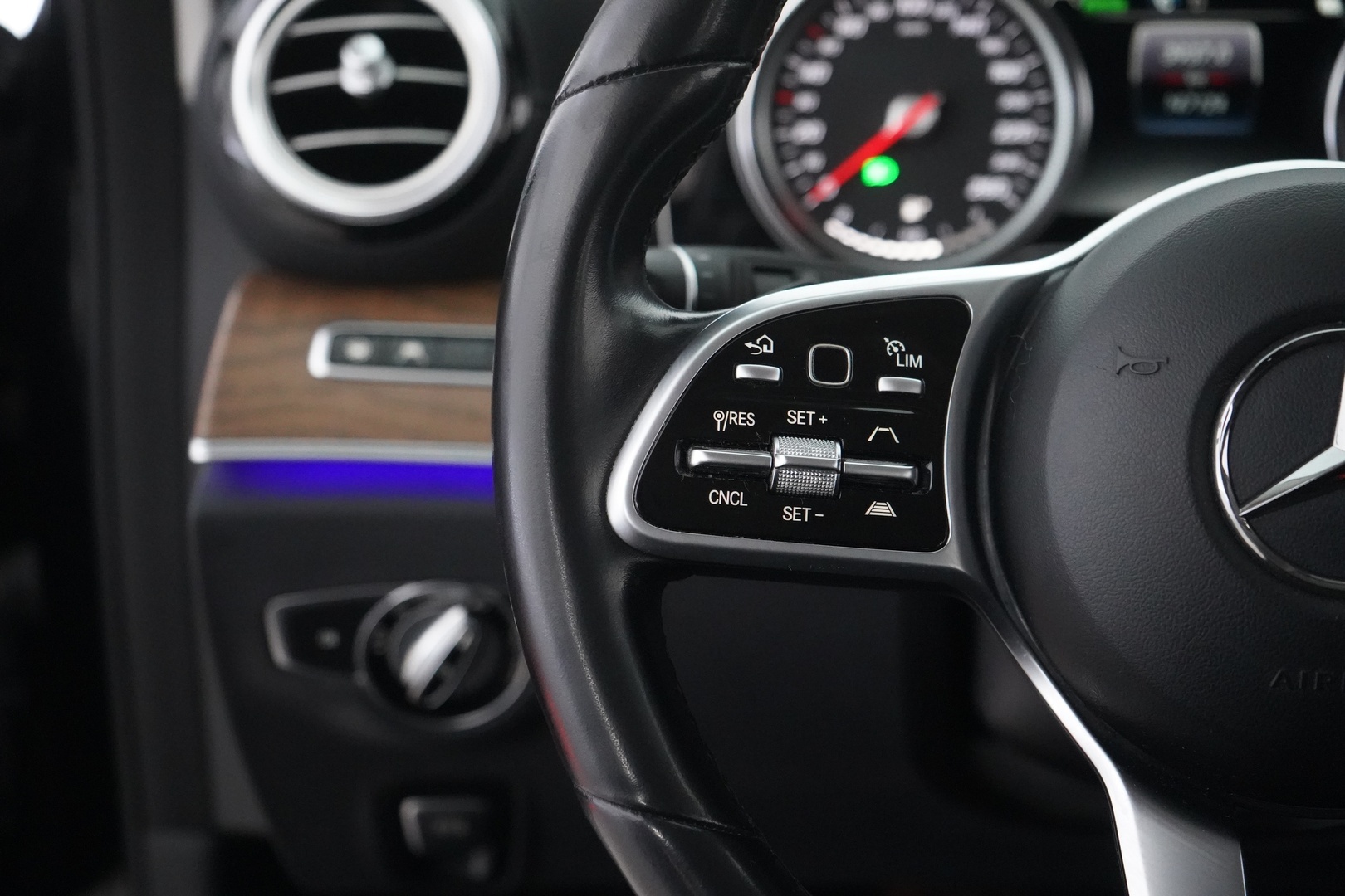 MERCEDES-BENZ E 2020