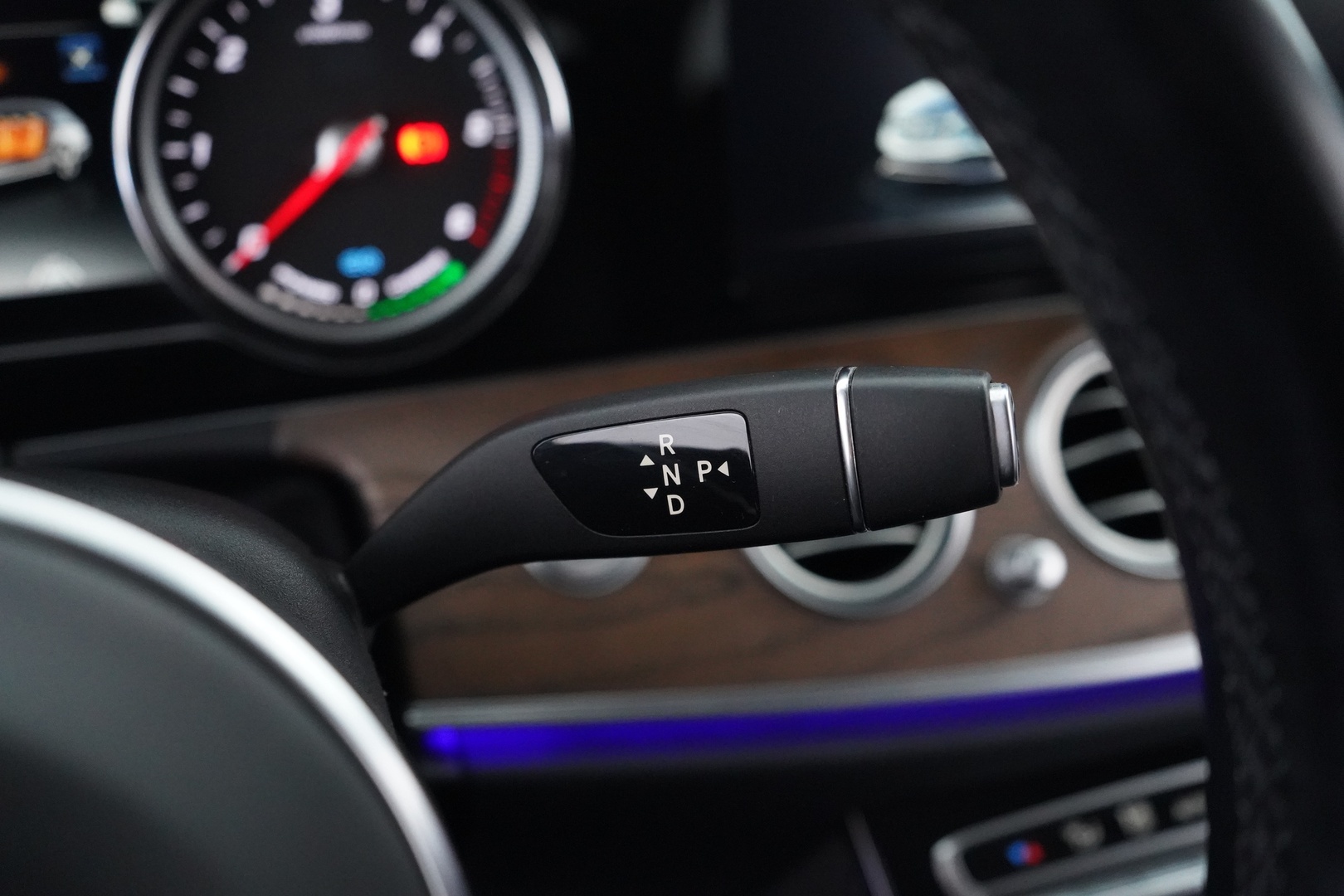 MERCEDES-BENZ E 2020