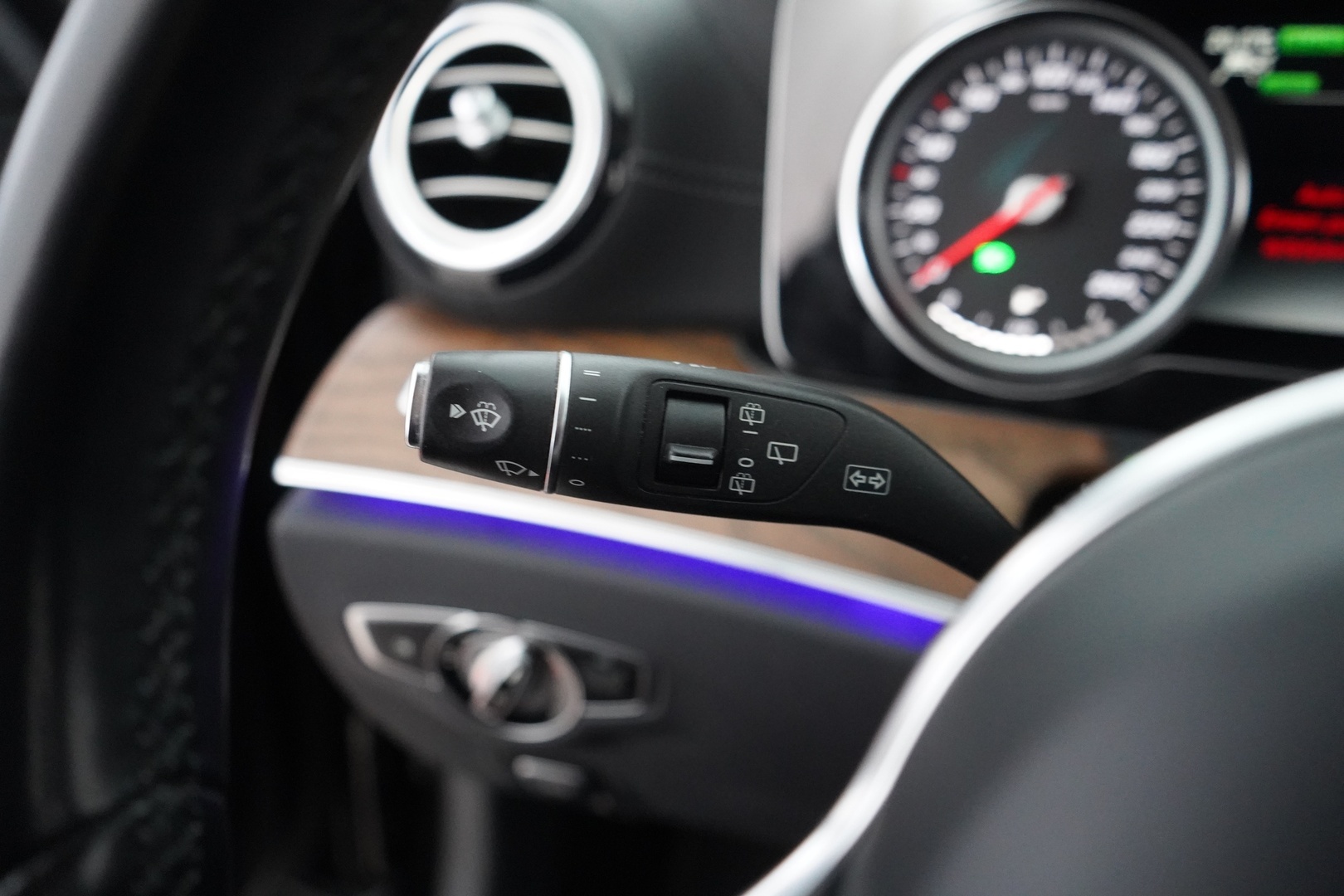 MERCEDES-BENZ E 2020