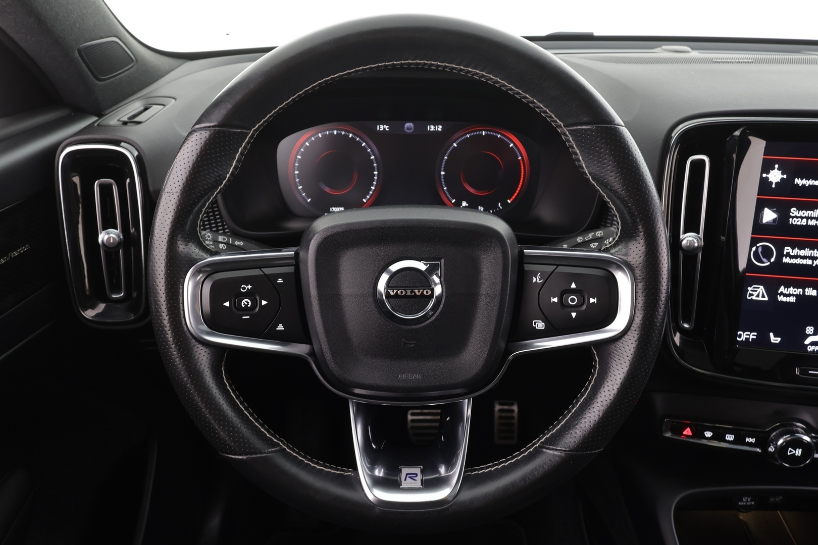 VOLVO XC40 2019