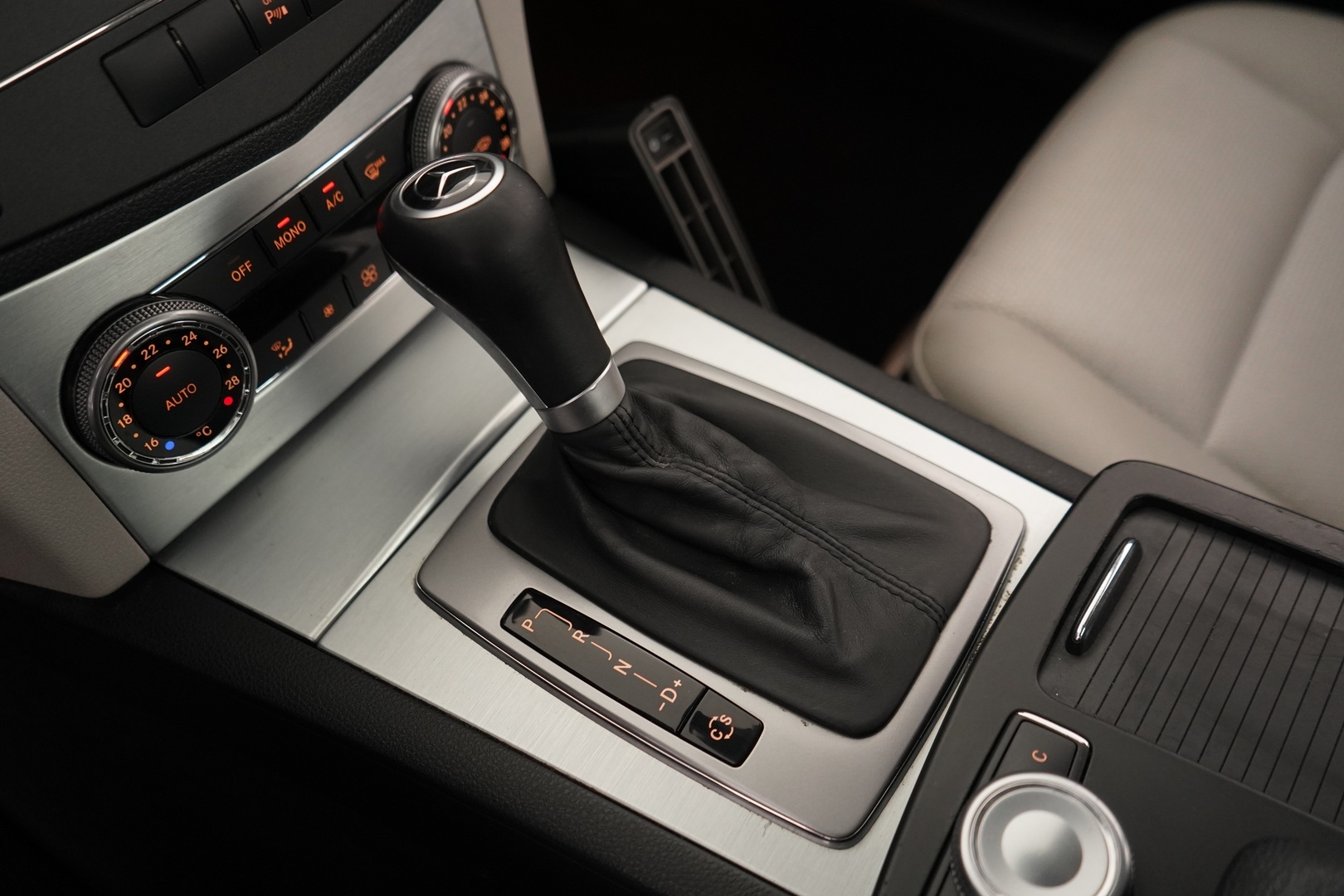 MERCEDES-BENZ C 2009