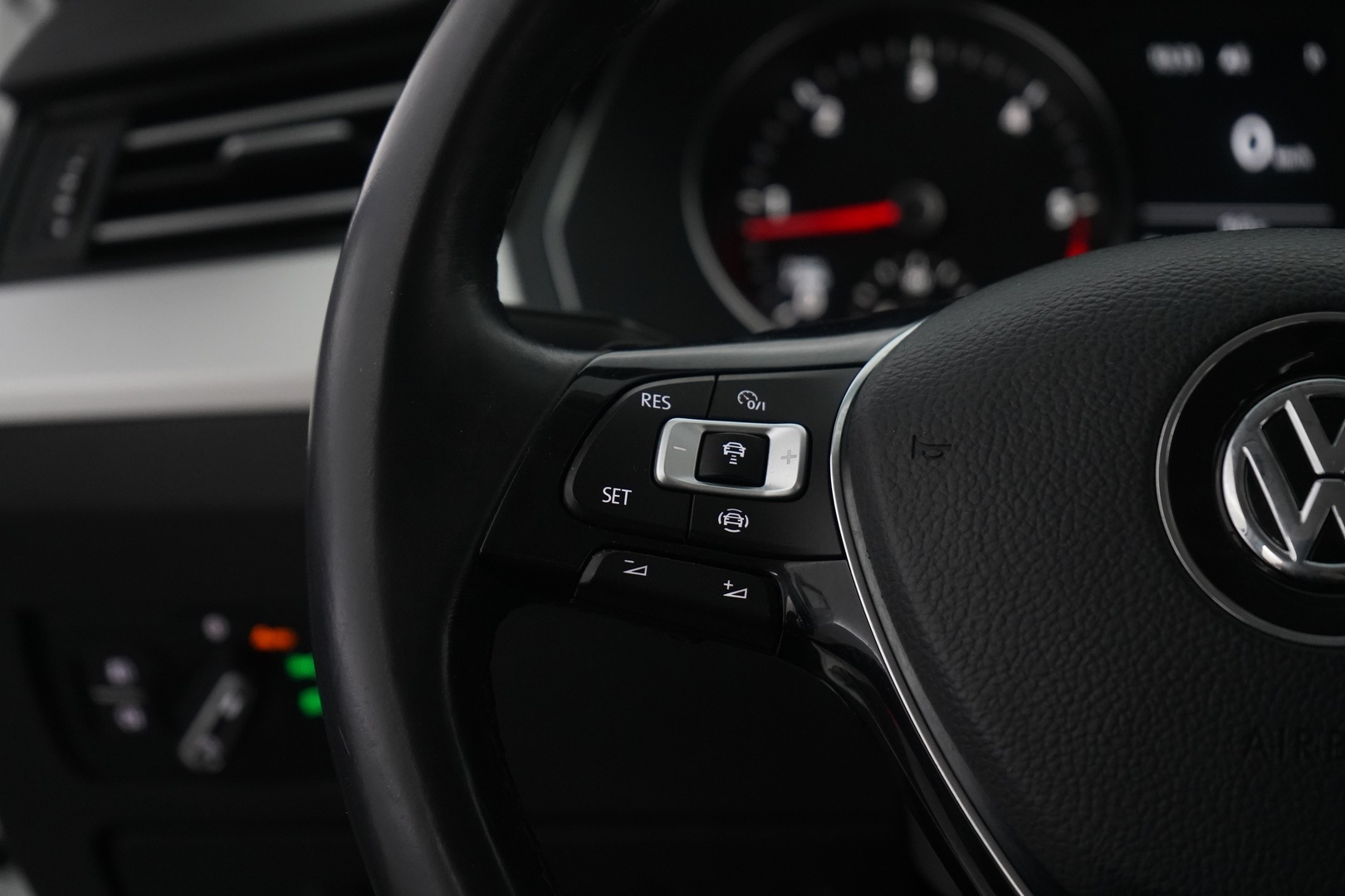 VOLKSWAGEN Passat 2019