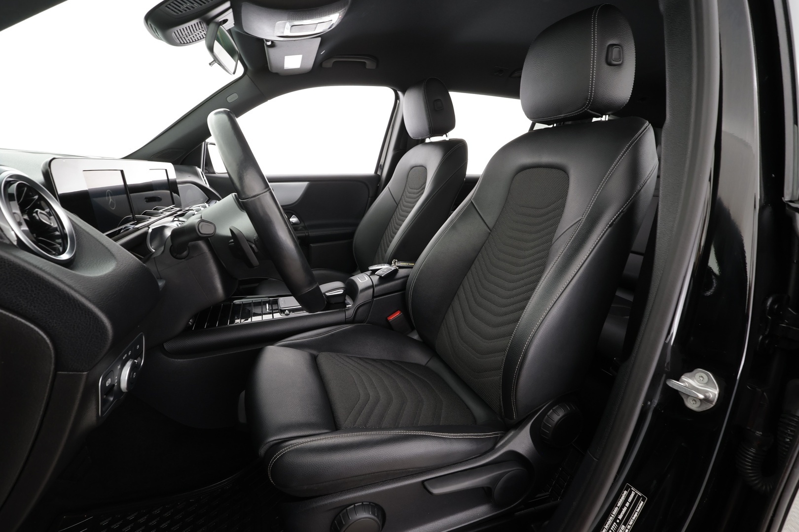 MERCEDES-BENZ GLB 2022