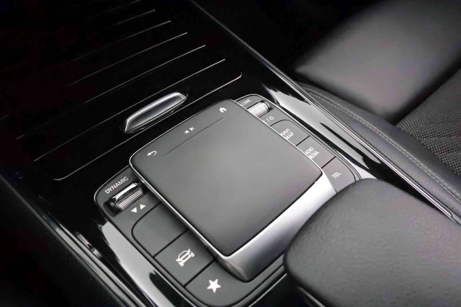 MERCEDES-BENZ GLB 2022