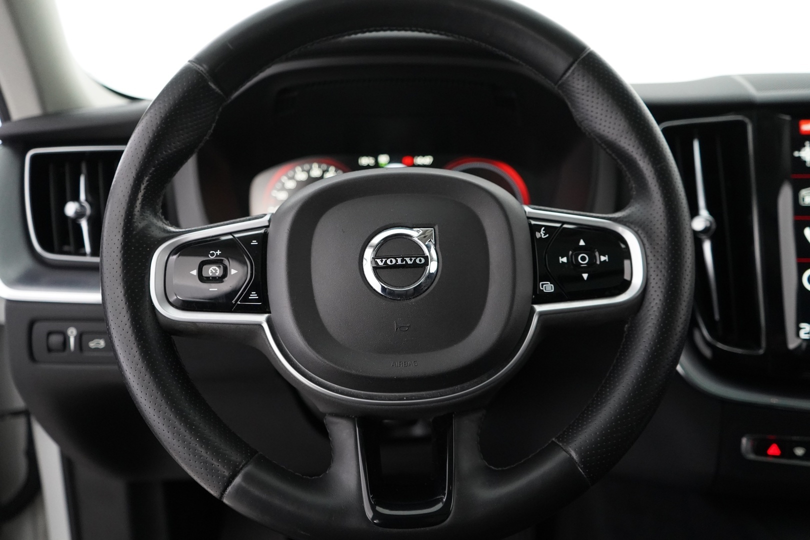 VOLVO XC60 2019