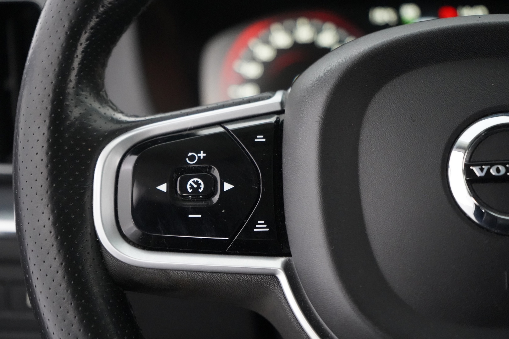 VOLVO XC60 2019