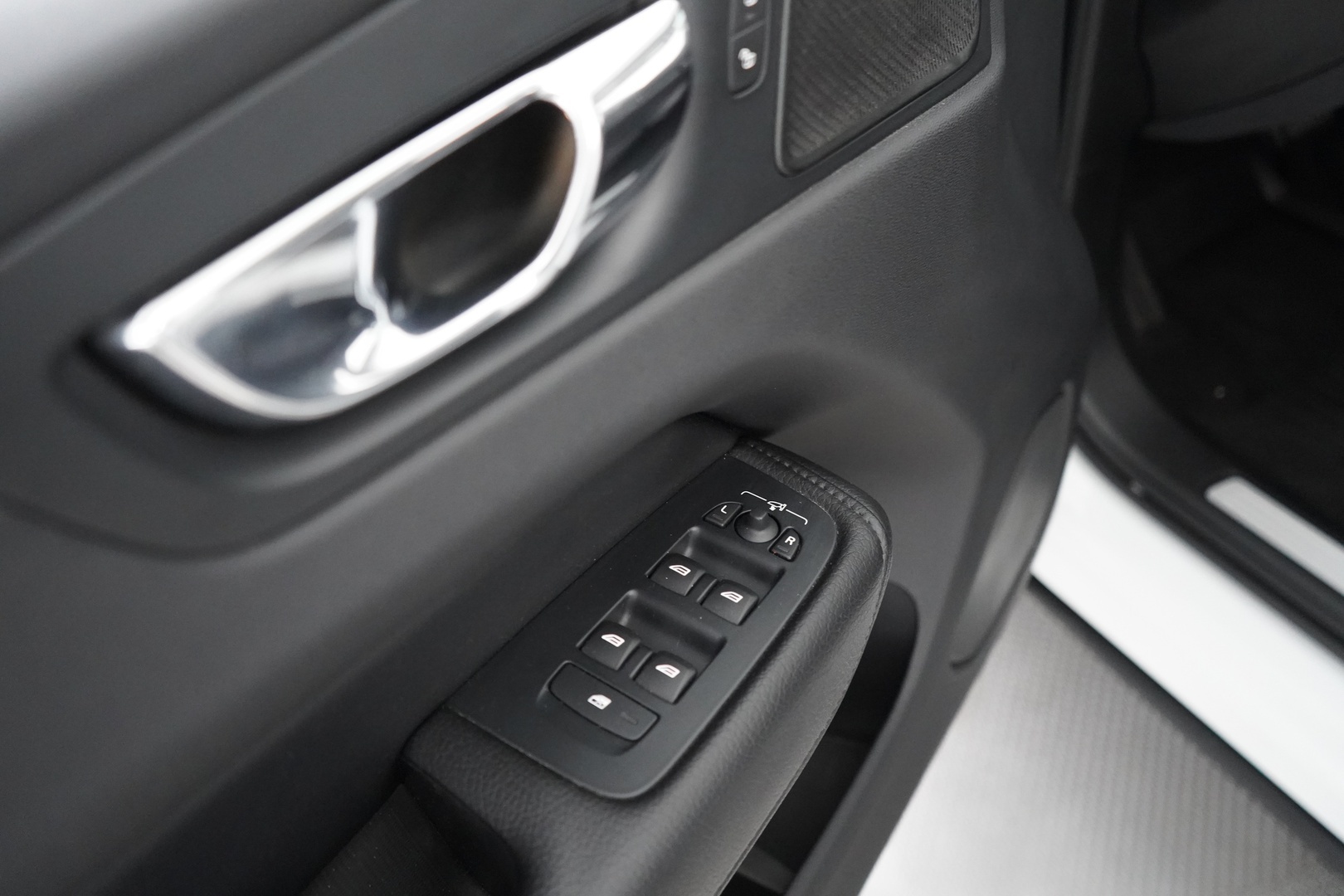 VOLVO XC60 2019