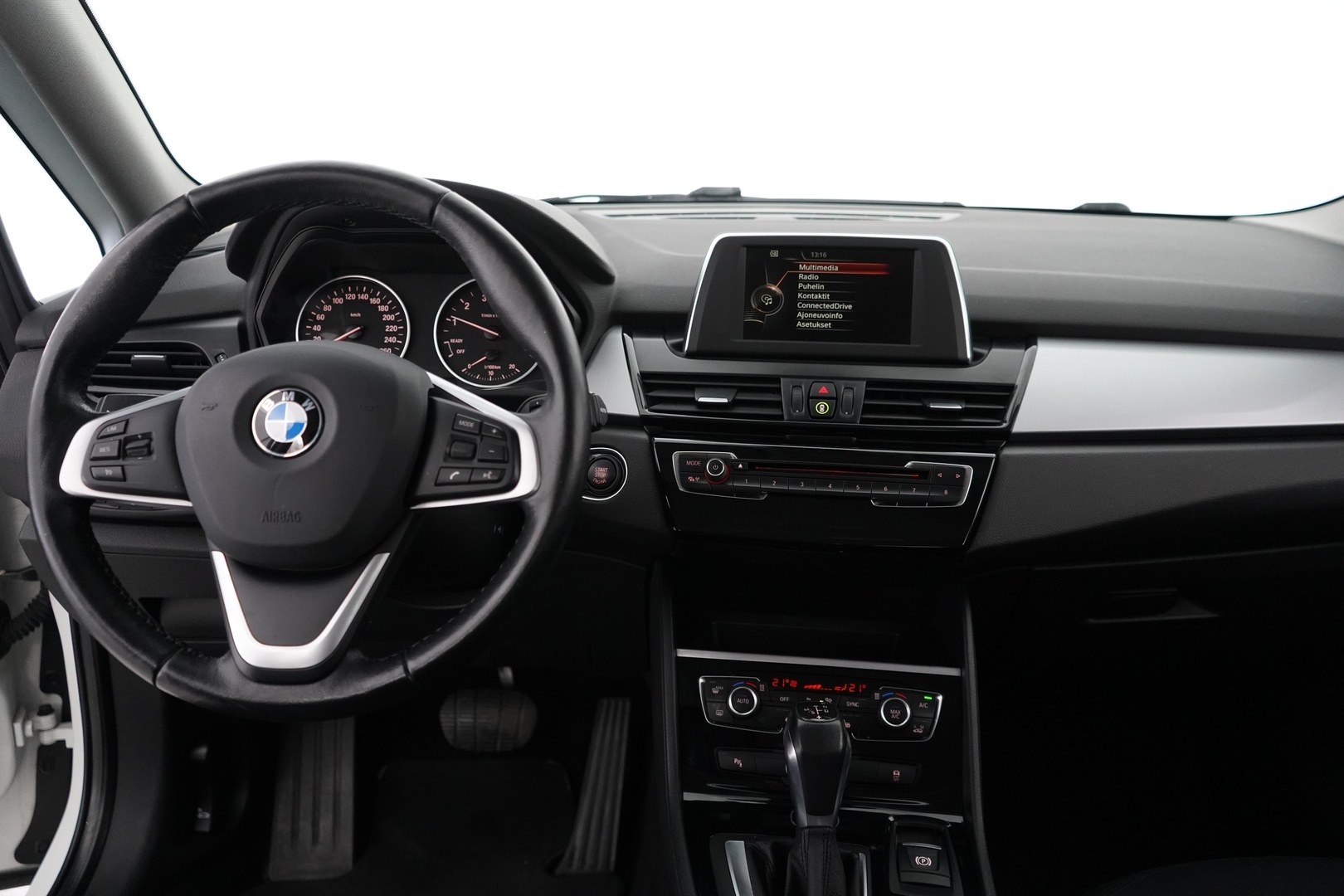 BMW 218 2016