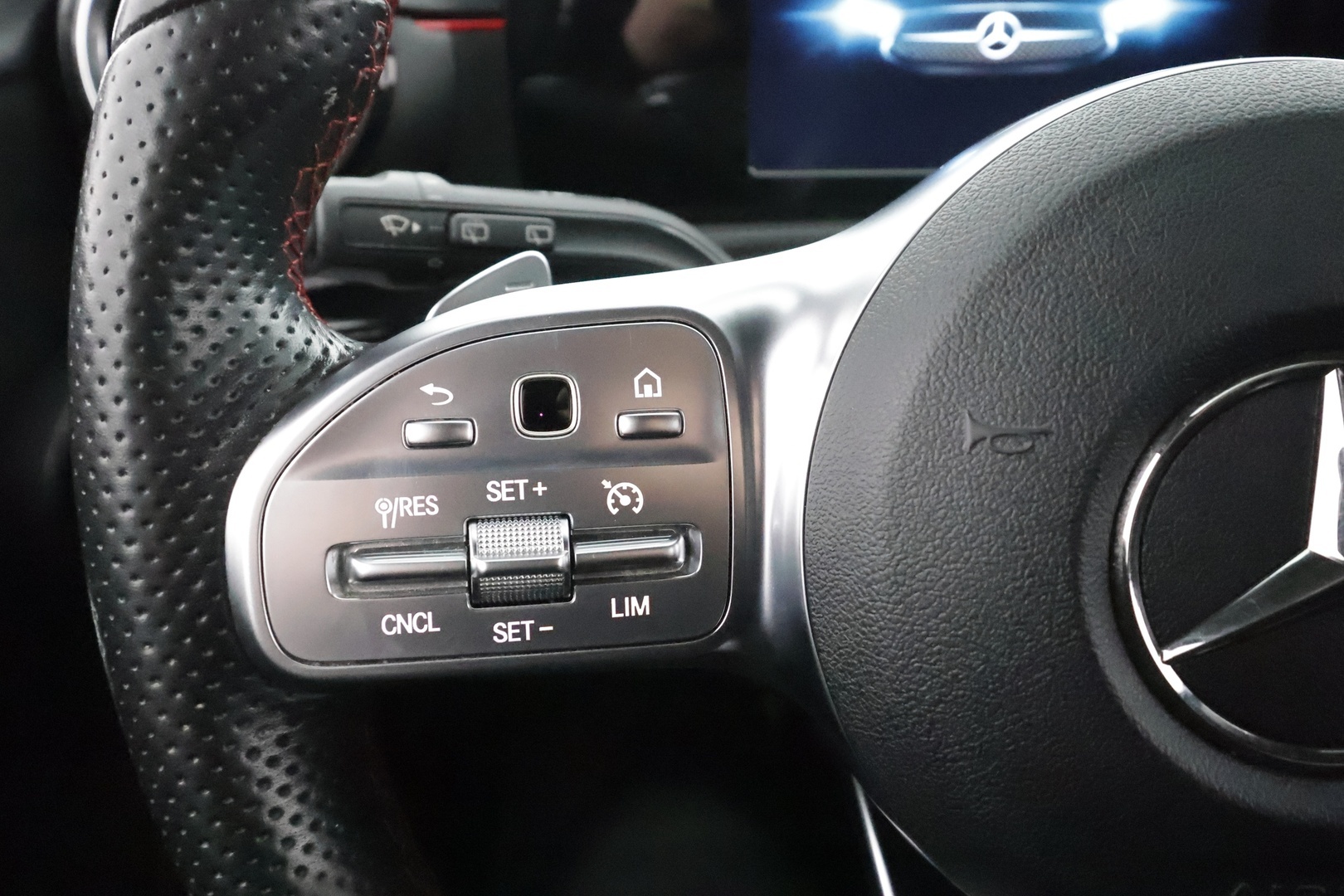 MERCEDES-BENZ A 2019