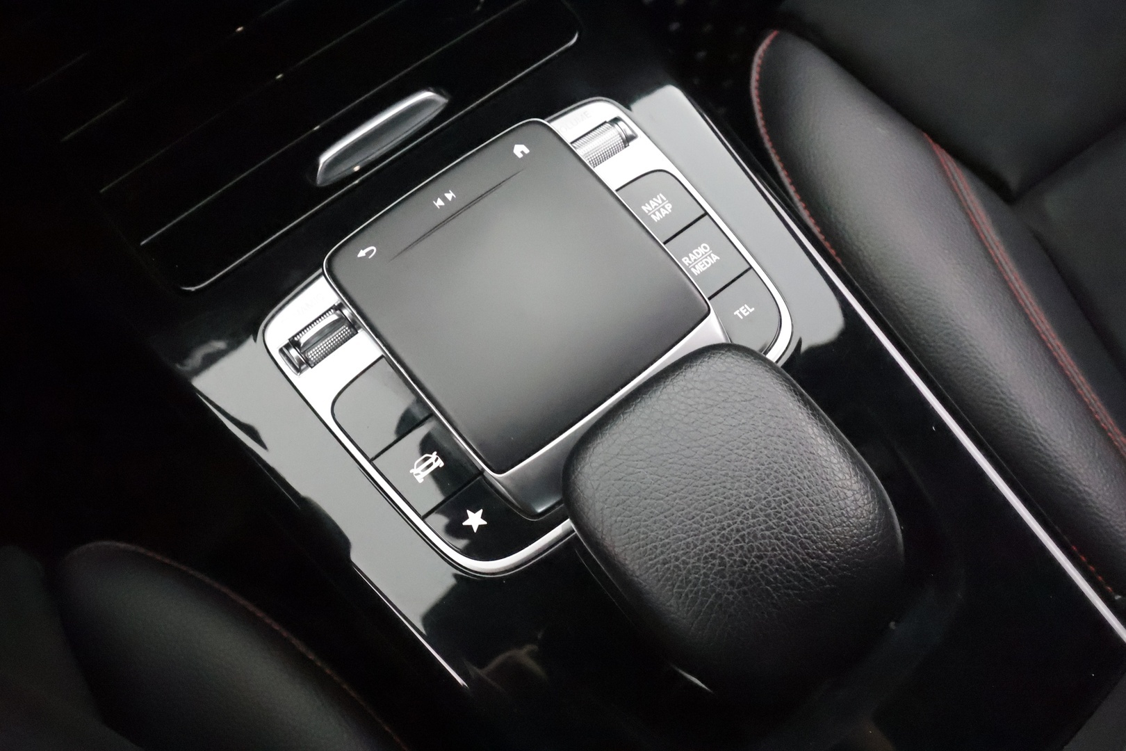 MERCEDES-BENZ A 2019