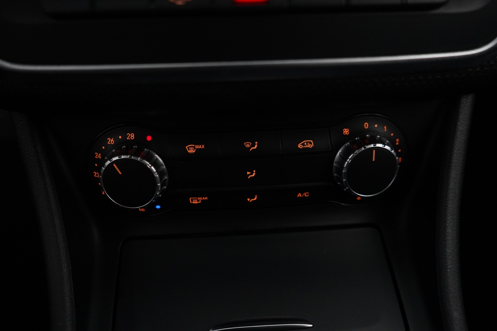 MERCEDES-BENZ A 2014