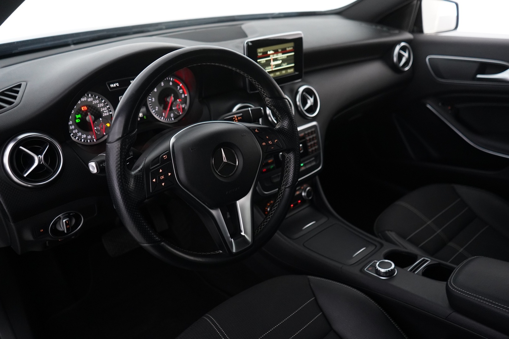 MERCEDES-BENZ A 2014