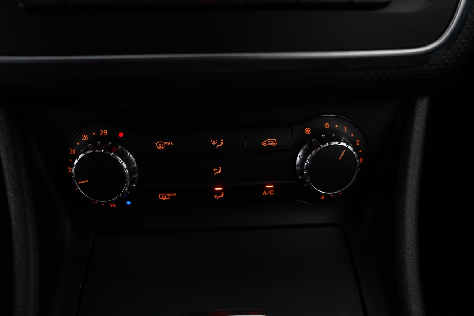 MERCEDES-BENZ A 2014