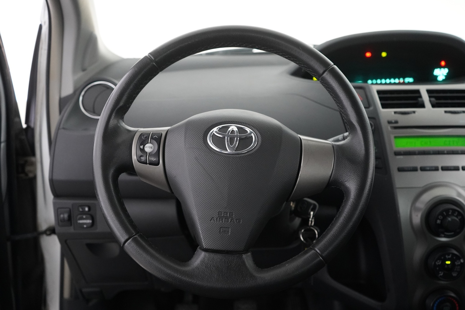 TOYOTA Yaris 2009