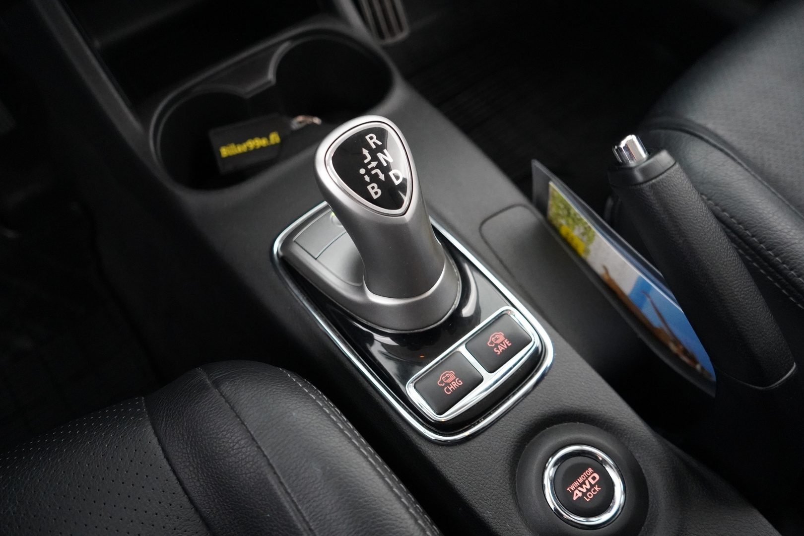 MITSUBISHI Outlander PHEV 2014