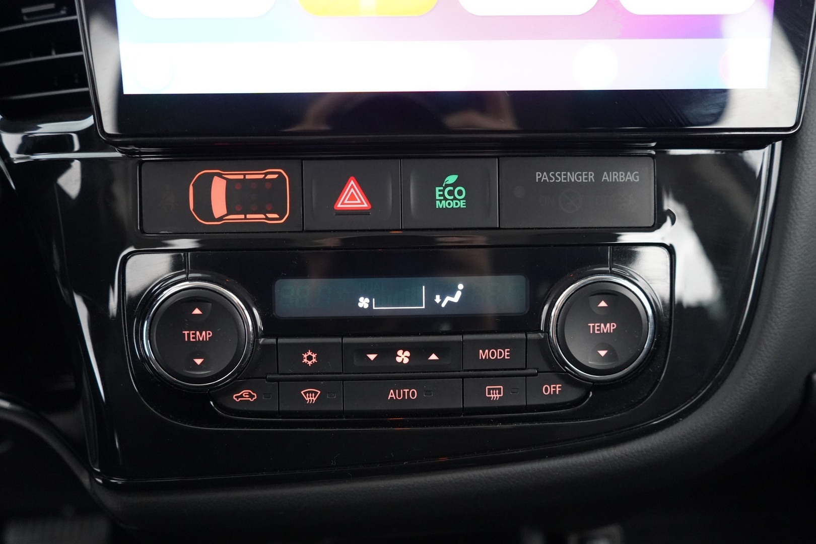 MITSUBISHI Outlander PHEV 2014