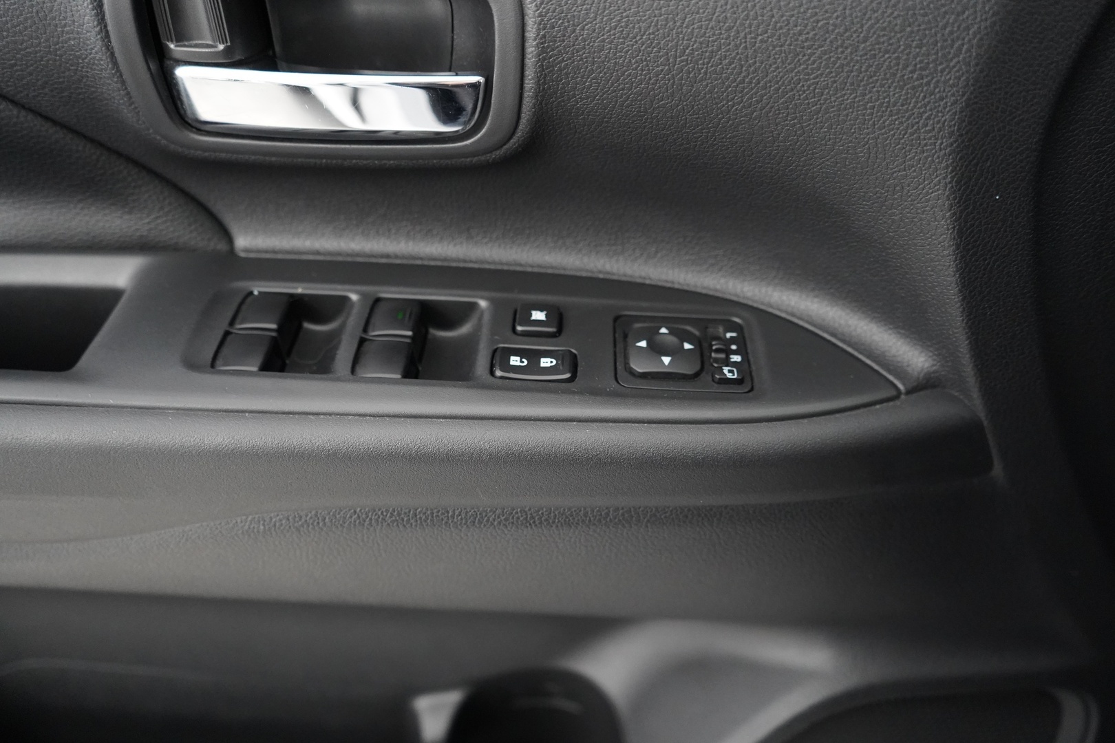 MITSUBISHI Outlander PHEV 2014