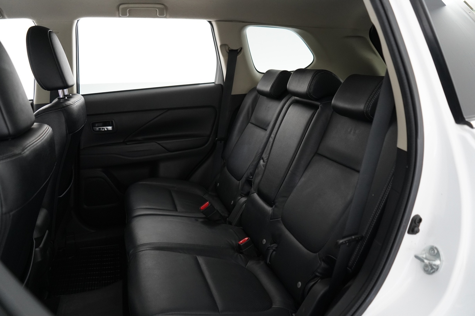 MITSUBISHI Outlander PHEV 2014