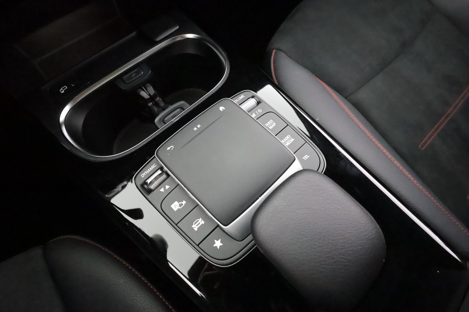 MERCEDES-BENZ CLA 2022