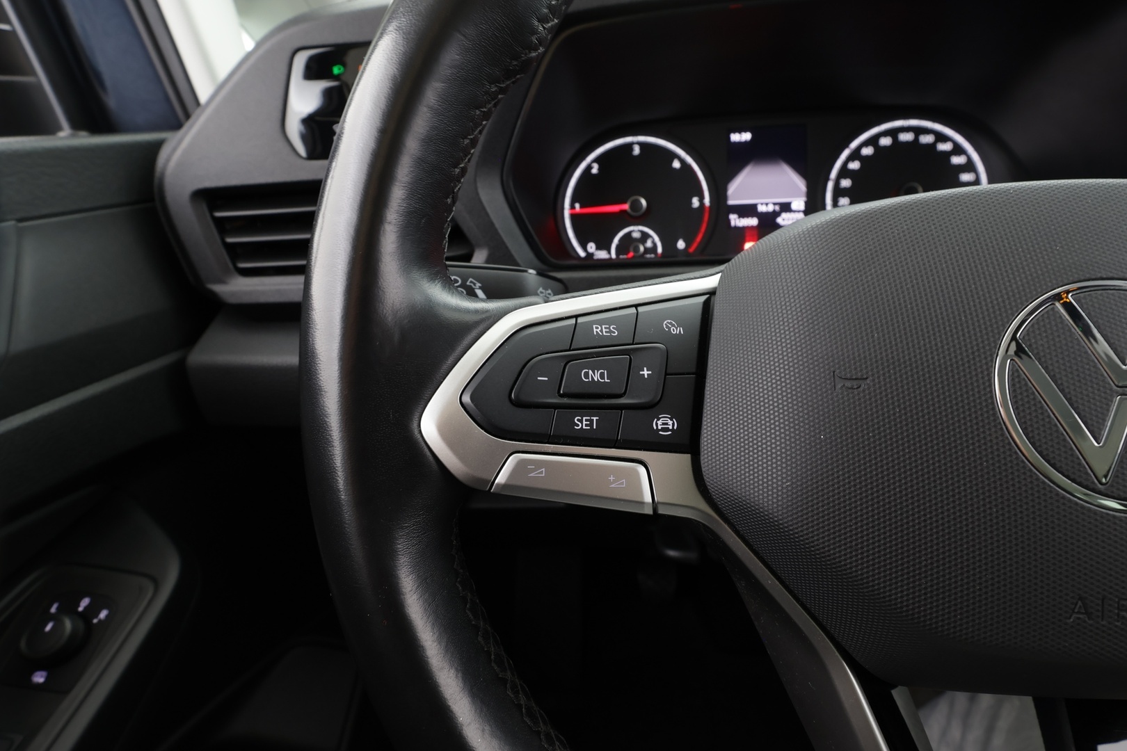 VOLKSWAGEN Caddy 2023