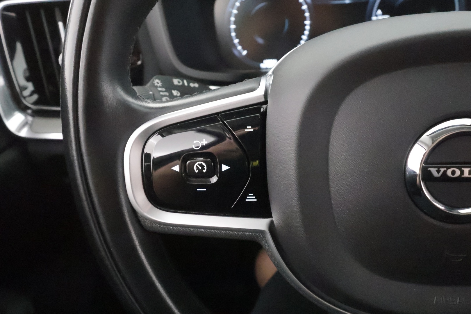 VOLVO V60 2021