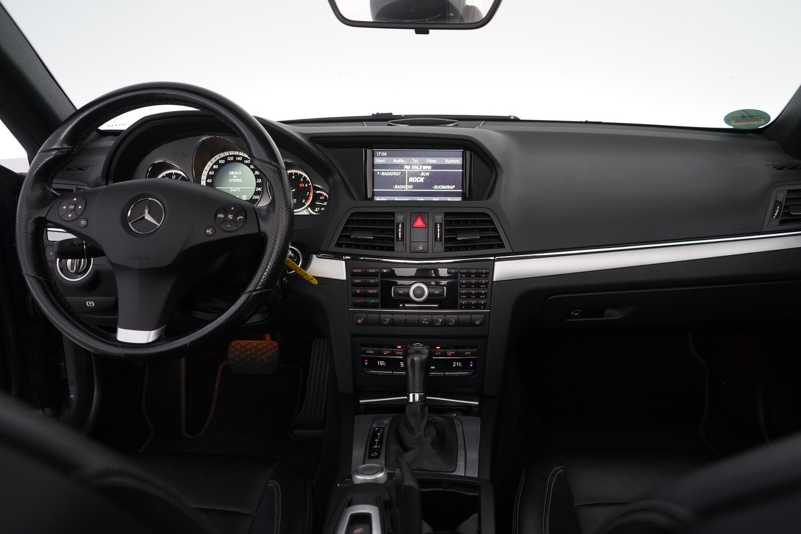 MERCEDES-BENZ E 2010