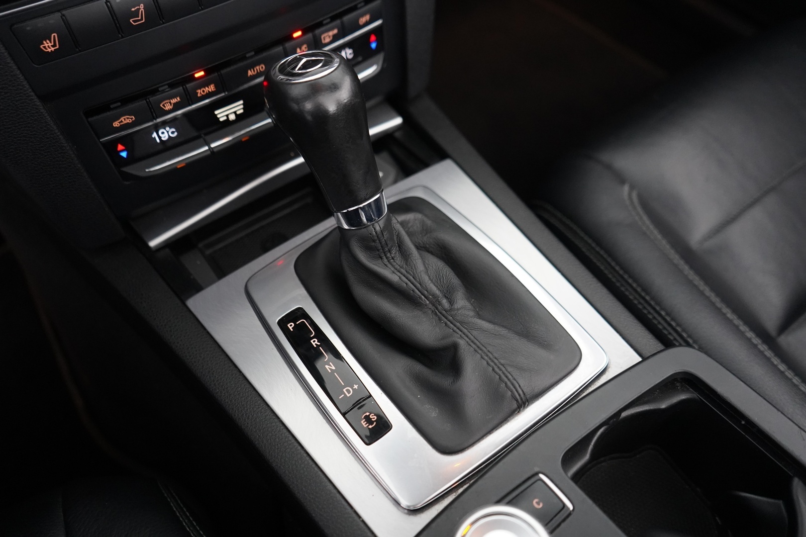 MERCEDES-BENZ E 2010
