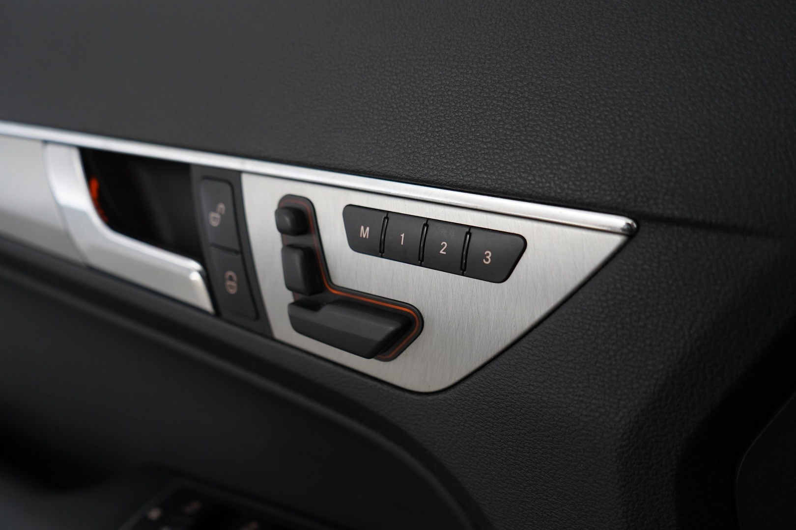 MERCEDES-BENZ E 2010