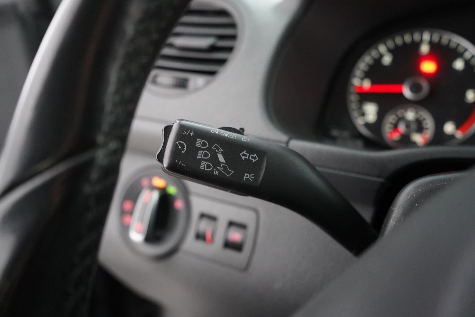VOLKSWAGEN Caddy 2014