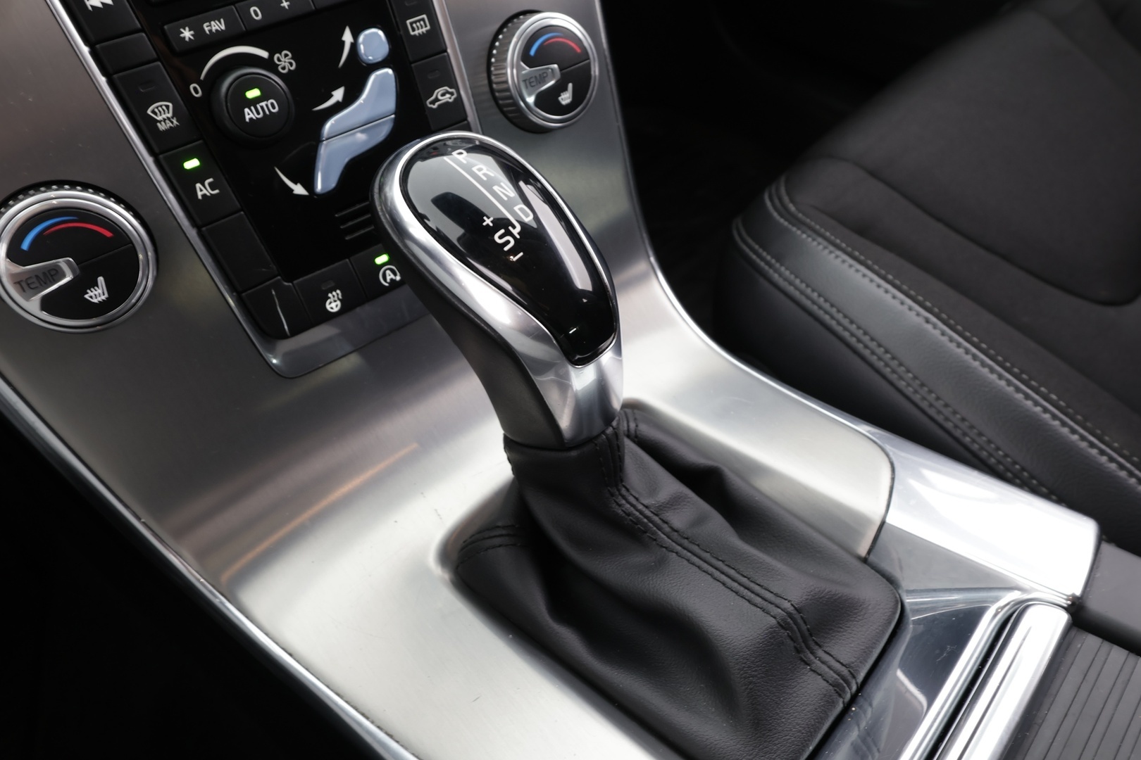 VOLVO V60 Cross Country 2018