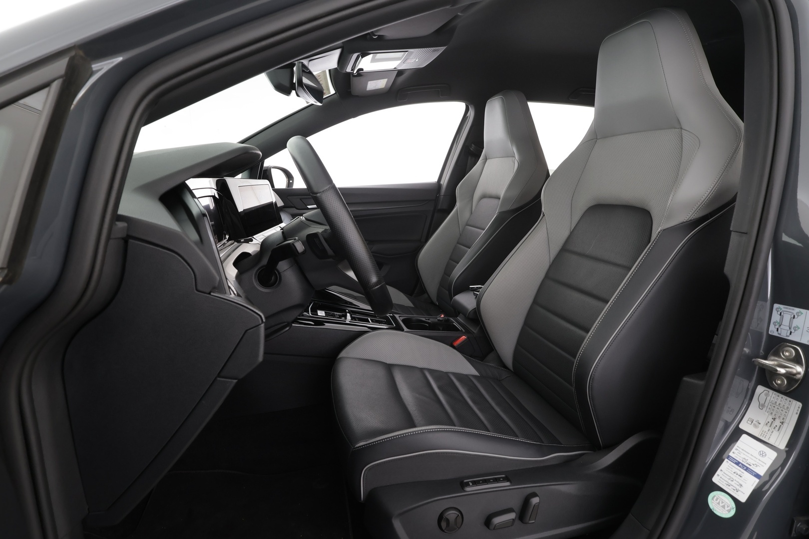 VOLKSWAGEN GOLF 2023