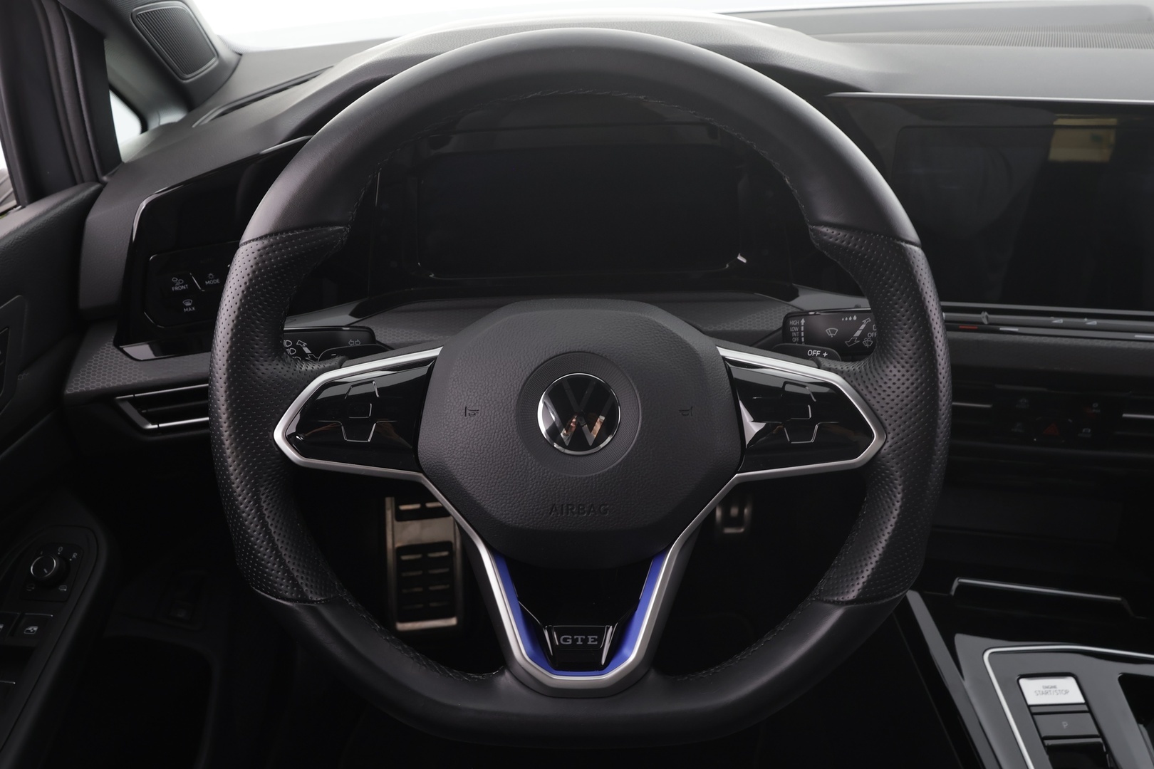 VOLKSWAGEN GOLF 2023